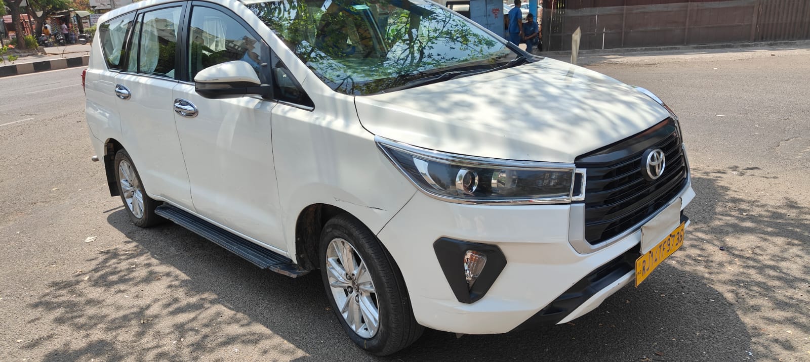 Toyota Innova Crysta side view